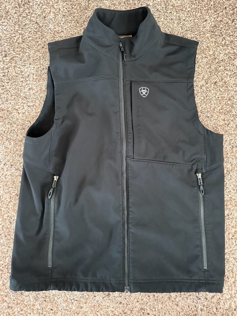 Ariat Men's Vernon Softshell Vest in Black, size Medium like NEW